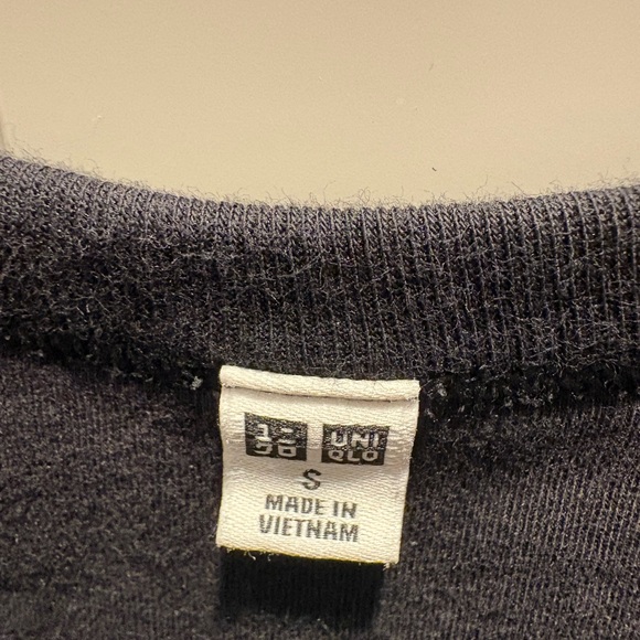 Uniqlo Black Crop Top - Picture 3 of 5